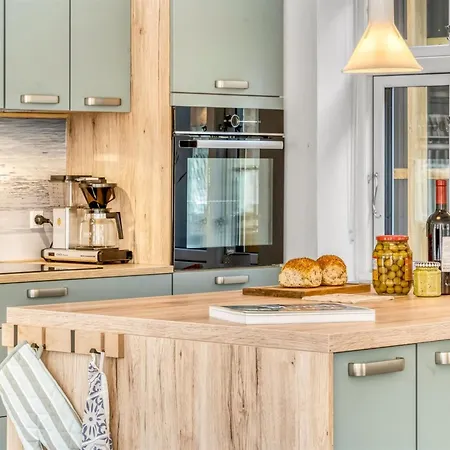 Josina - 1-8km From The Sea By Interhome